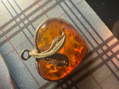 Pendentif coeur ambre et - en,